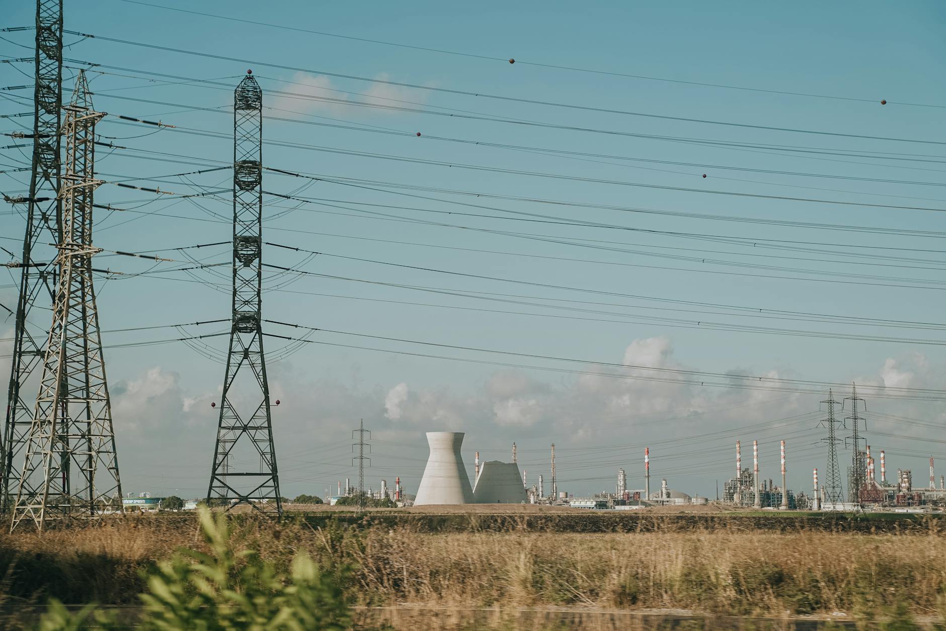 Iran Strikes Back: Escalating Warfare Targeting Gulf Energy Infrastructure